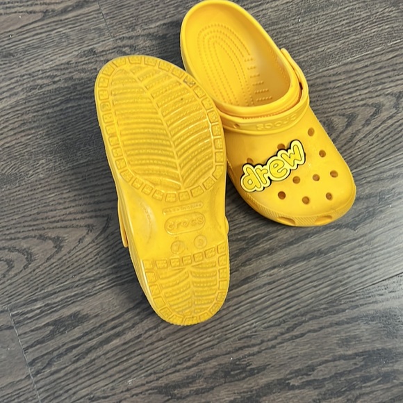 Drew House crocs size 7 yellow missing jibbets - Picture 2 of 2